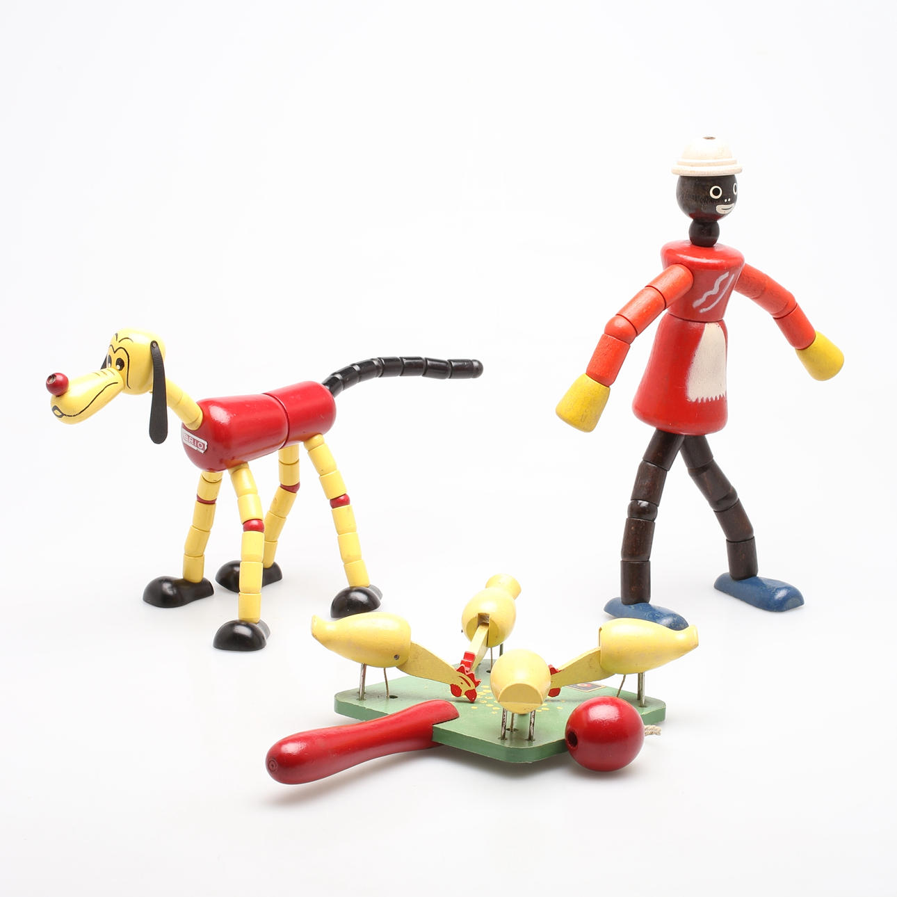 PARTI LEKSAKER, 3 delar, bl, a Pluto, Brio, ledat trä, 1900-talets andra hälft.