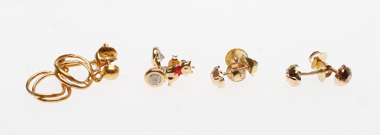 ÖRHÄNGEN, fyra par, 14-18k guld, vikt ca 3,5 gram.