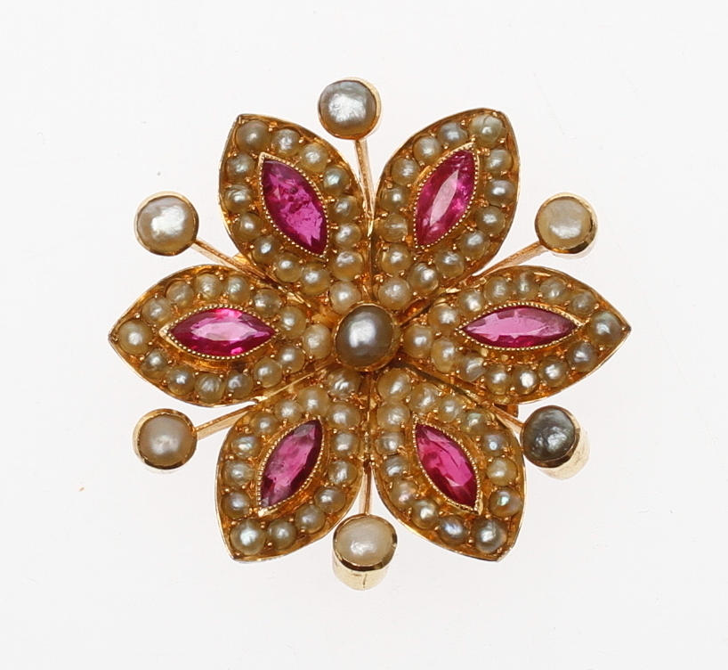 LÅS, 18k guld med pärlor och rubiner, vikt ca 8 gram.