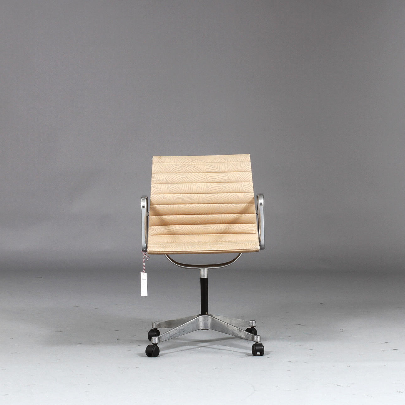 CHARLES & RAY EAMES. KONTORSSTOL,modellnummer EA117.För Herman Miller USA.