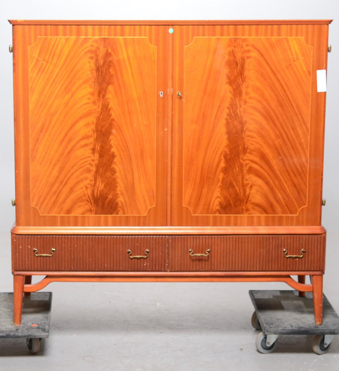 SERVERINGSSKÅP, 1950-tal.