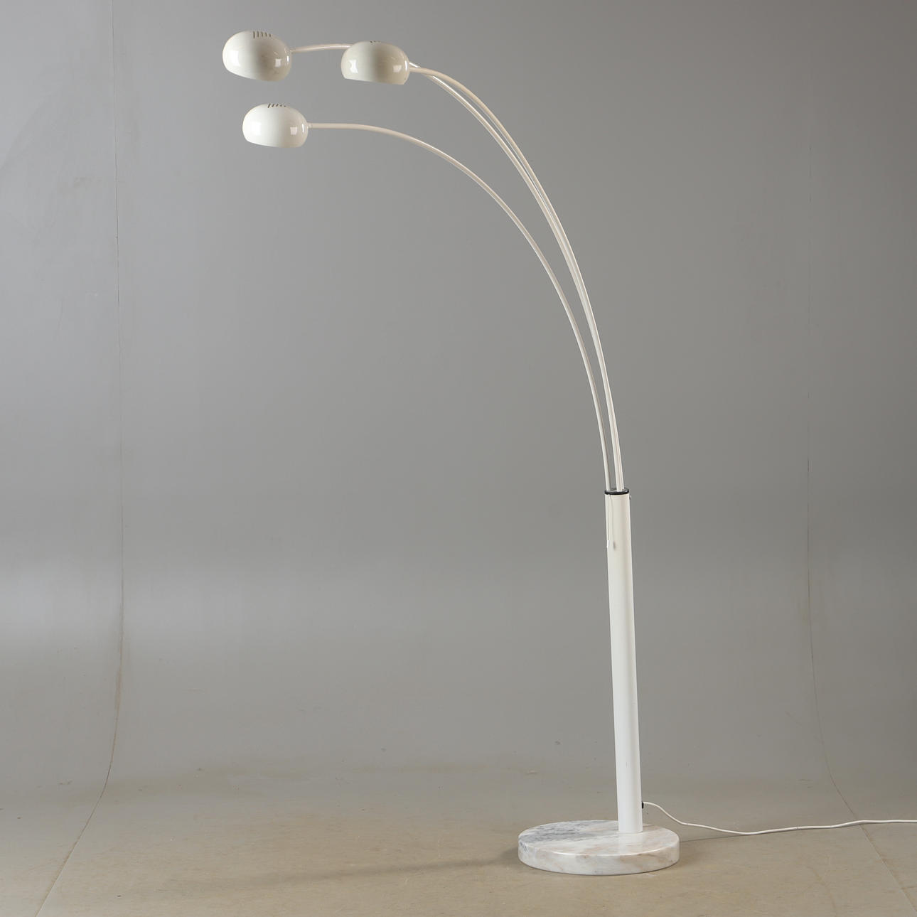 FLOOR LAMP, 3-armed, white-painted with marble base.
