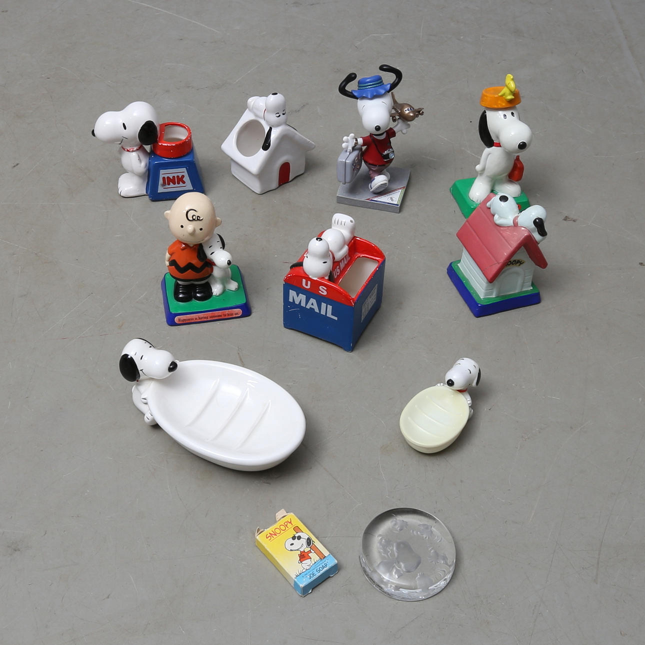 SNOBBEN, figuriner mm, gips, plast, glas, papier mâché, huvudsakligen 1970-tal.