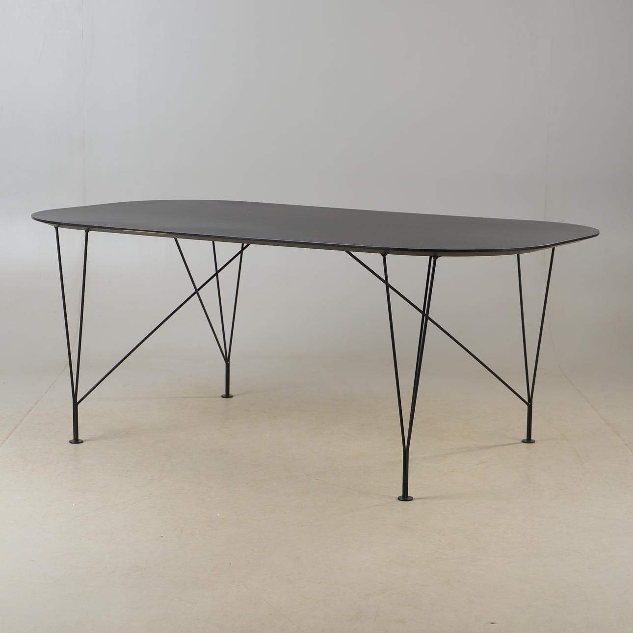 DINING TABLE, "Inter", black-painted with string, Dux.