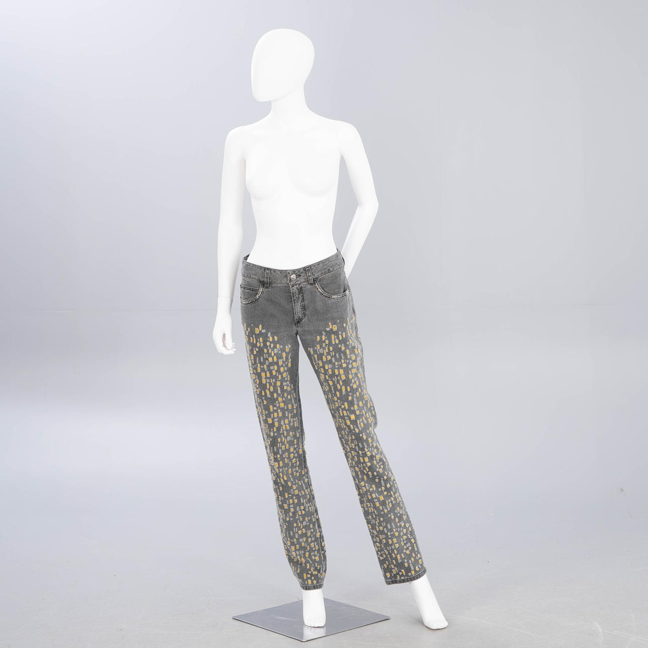 CHANEL. Jeans, 2011, FR 38.
