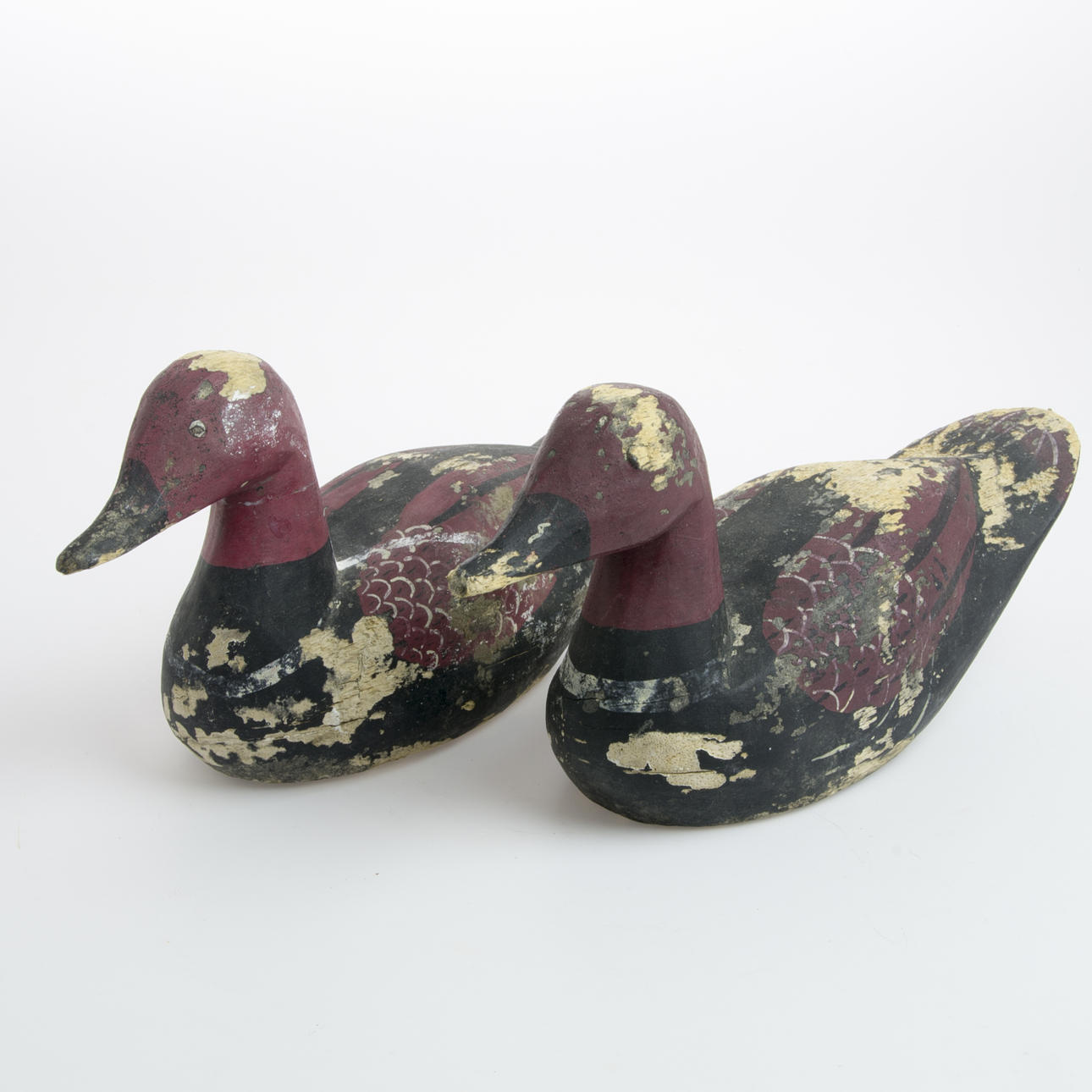 VÄTTAR, 2 stycken, målat trä.