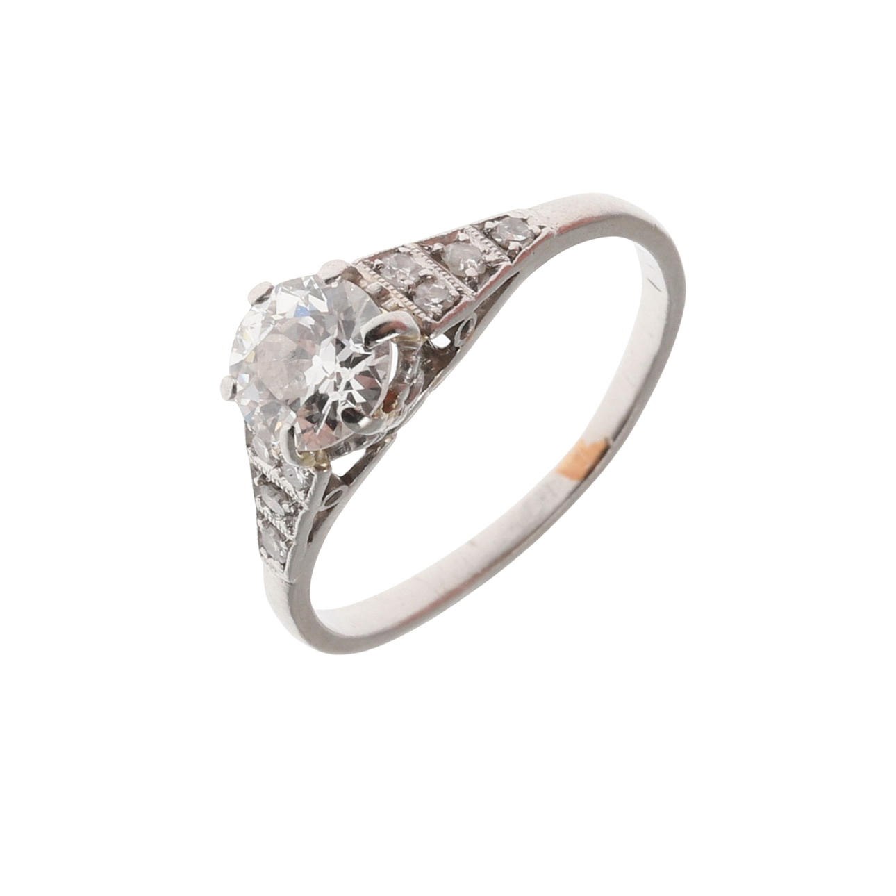 A DIAMOND SOLITAIRE RING.
