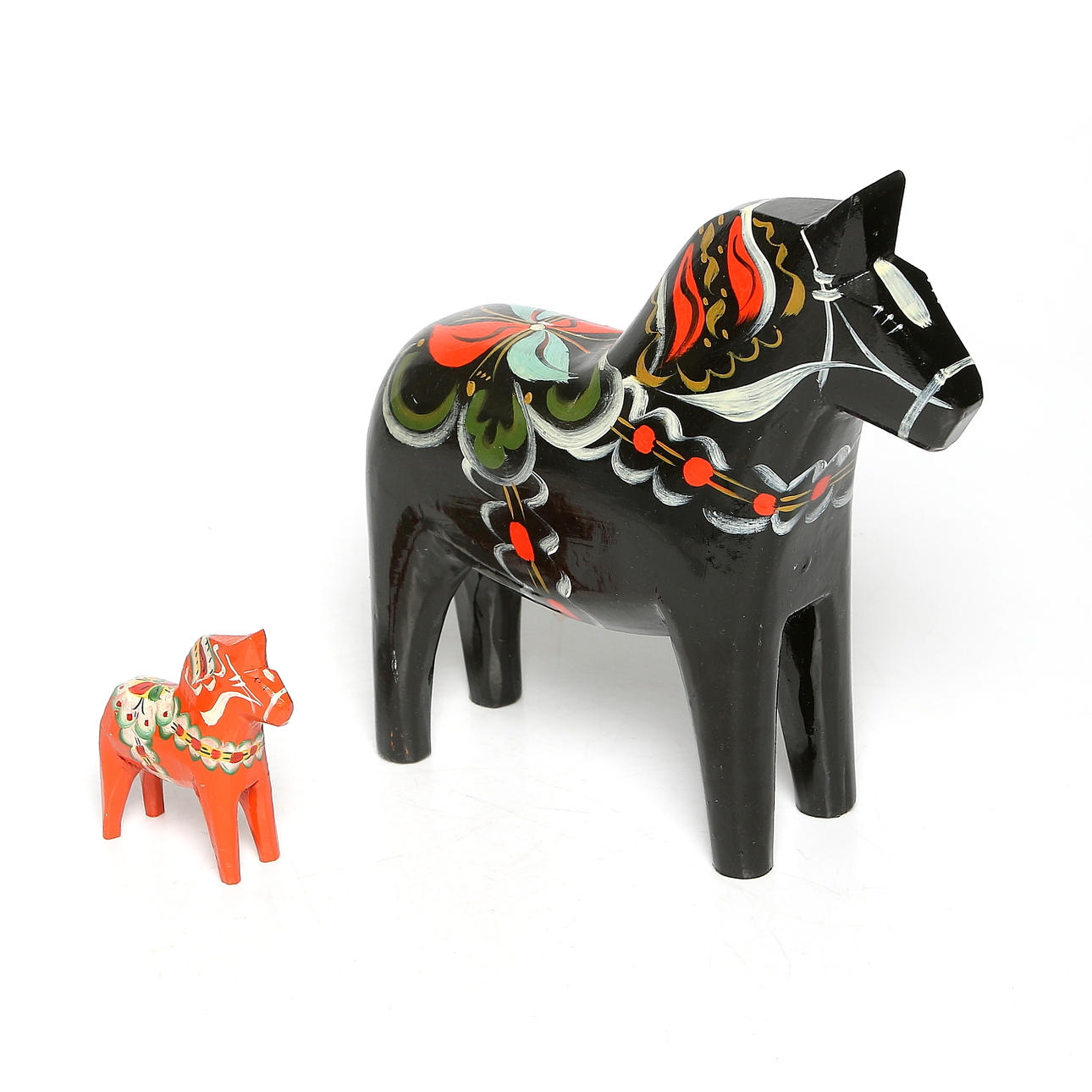 DALAHÄSTAR, 2 st trä, bl.a. Nils Olsson, Nusnäs, 1900-tal.