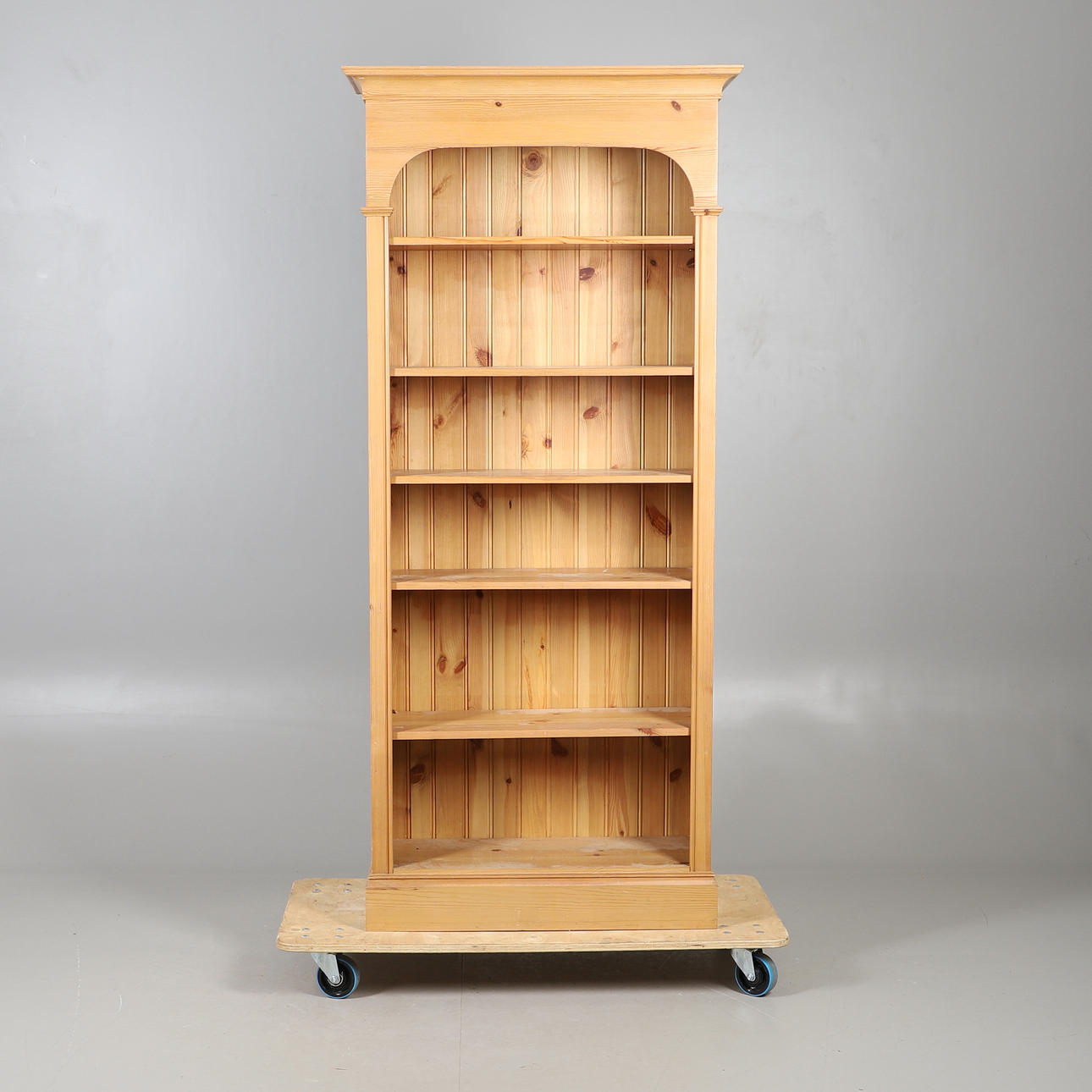 A MODERN PINE OPEN BOOKCASE.