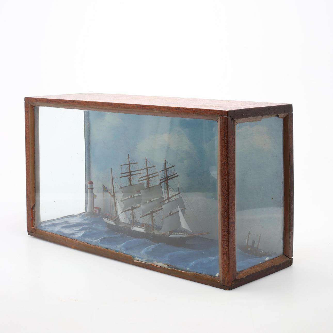 SKEPPSMODELL, monterad i glasmonter, 1900-talets första hälft.