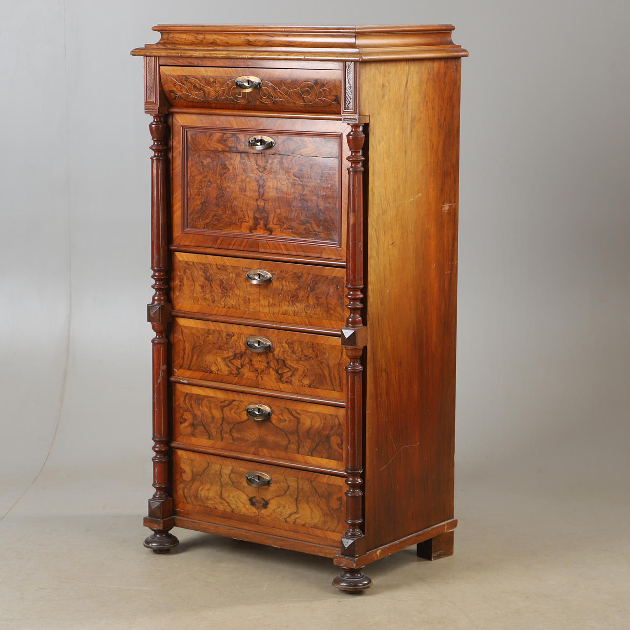CHIFFONJÉ , mahogny, nyrenässans.