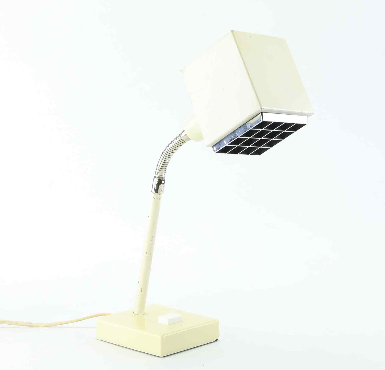 BJÖRN SVENSSON. Bordslampa, "Kuben", metall/plast, Elidus, 1970-tal