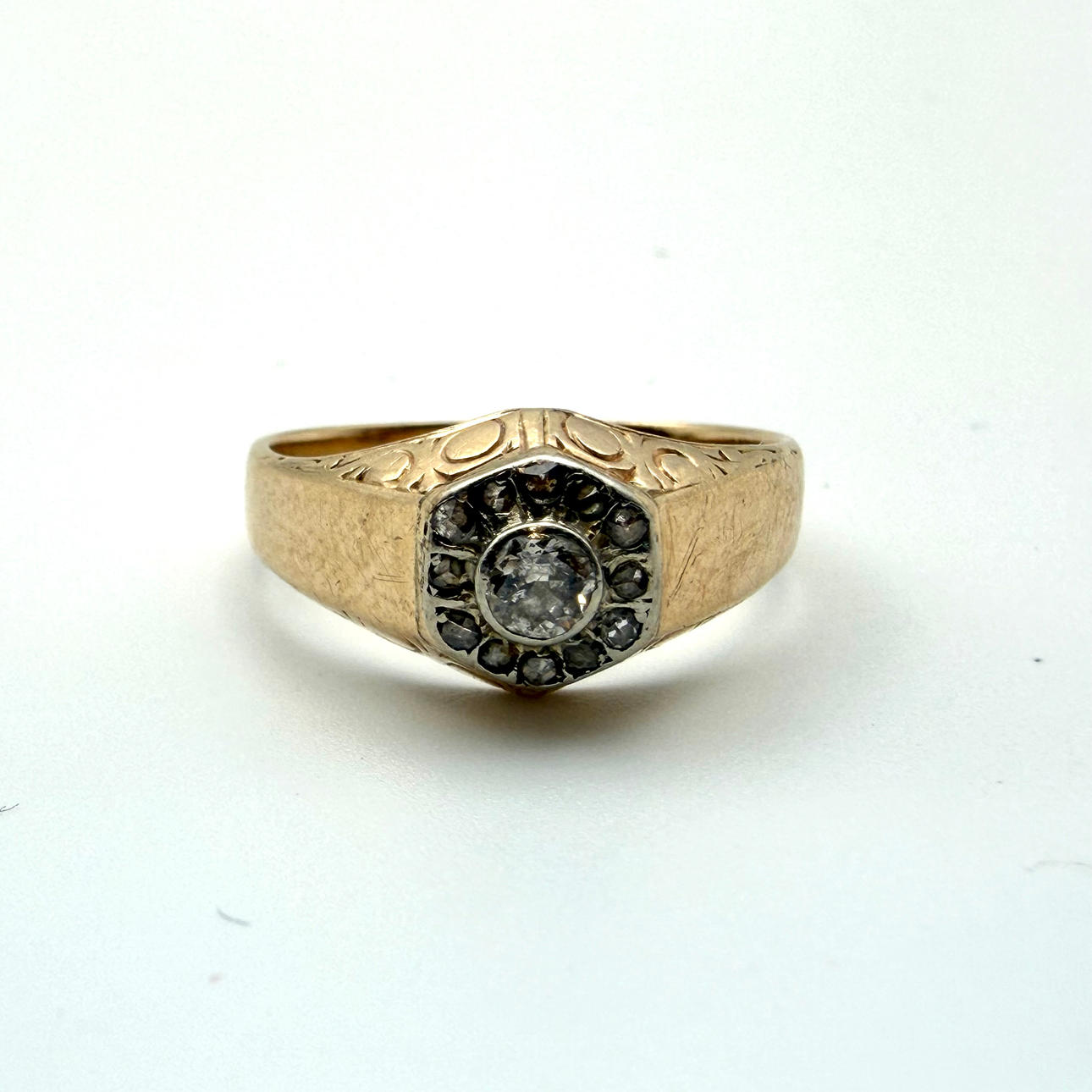 RING, 14K gold with rose-cut diamonds.