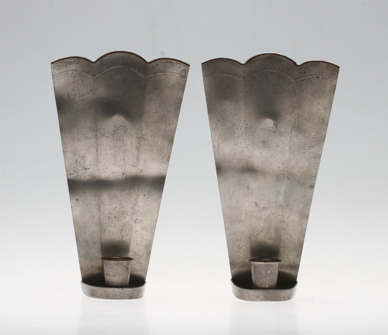 LJUSLAMPETTER, ett par, Firma Svenskt Tenn, Stockholm. 1927.