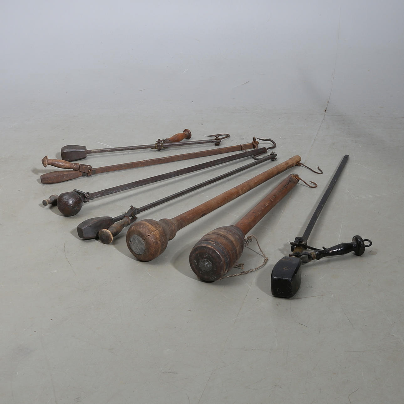 BESSMAN, 7 st, trä samt metall, mestadels 1800-tal.