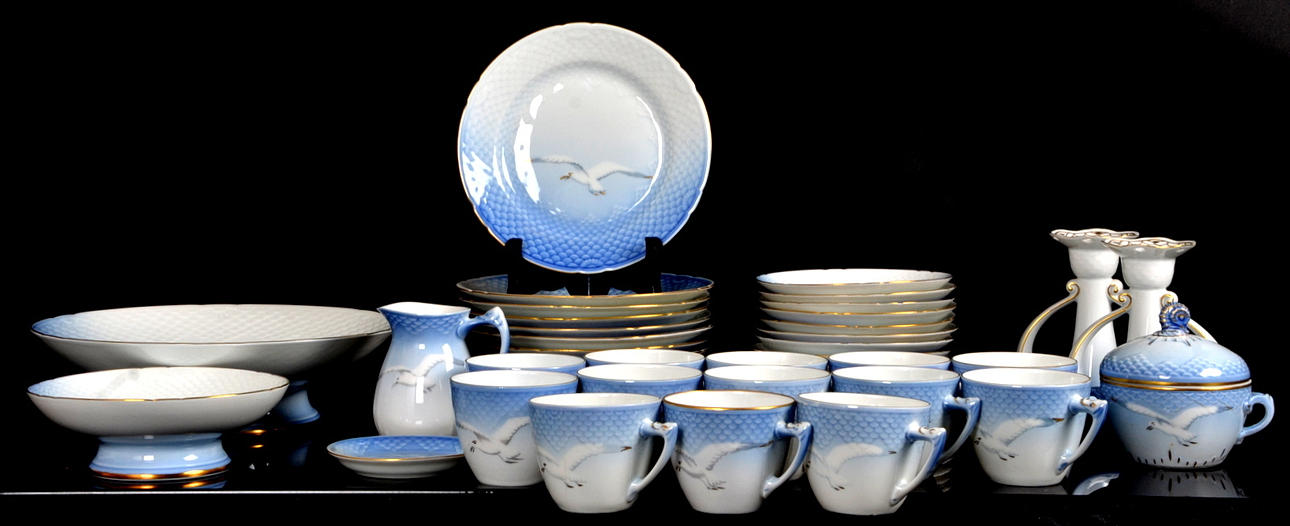 KAFFESERVISDELAR. 46 delar. "Blå måsen", Bing & Gröndal, Köpenhamn, Danmark.