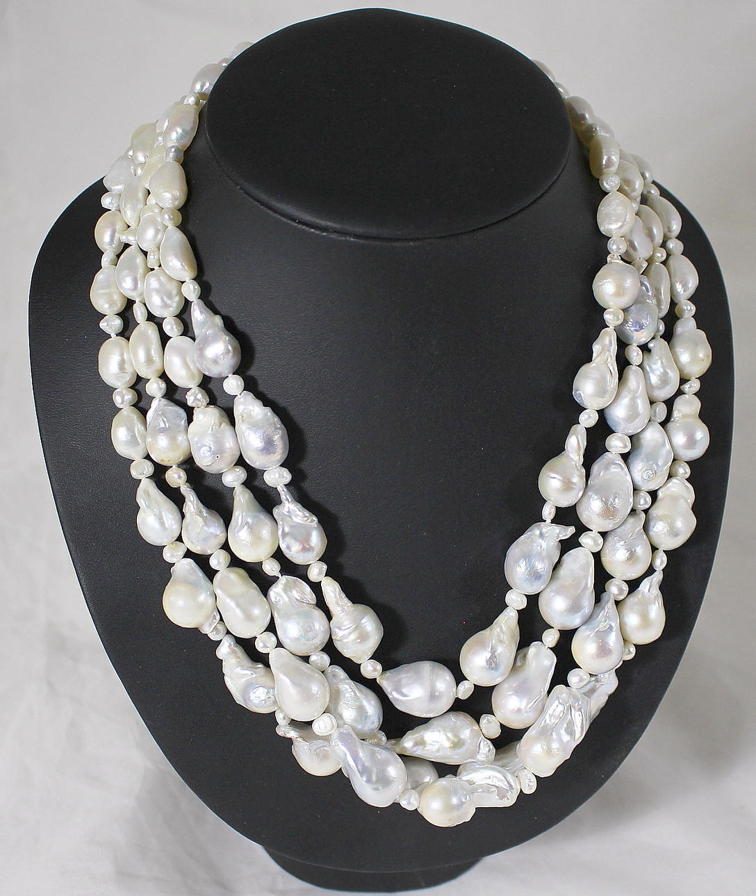 COLLIER, 4-randigt, South Sea Keshi pärlor.