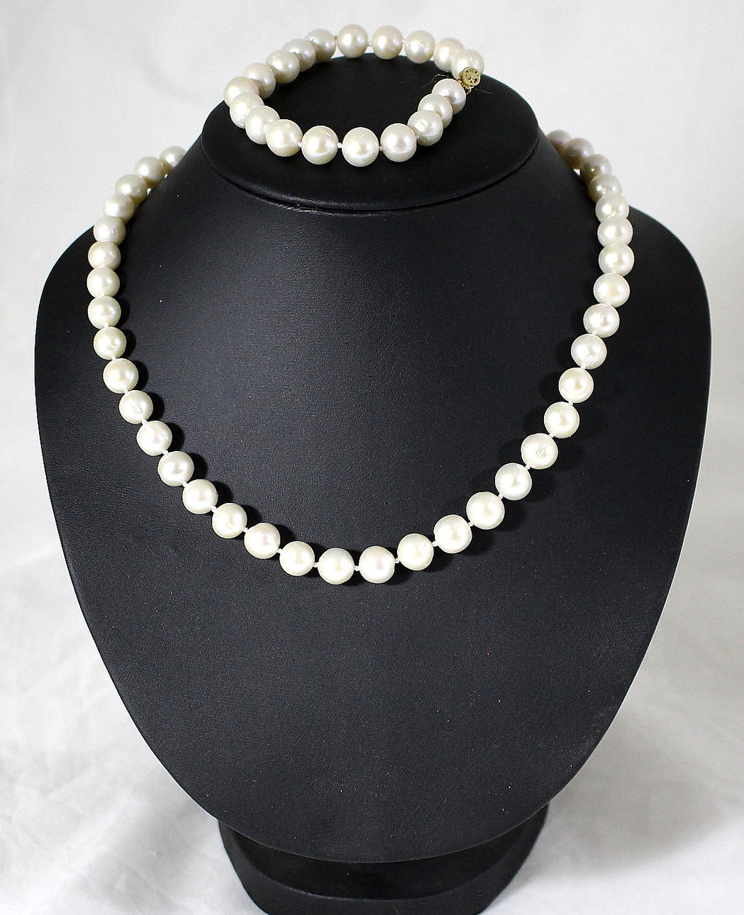 COLLIER, samt armband south sea odlade pärlor.