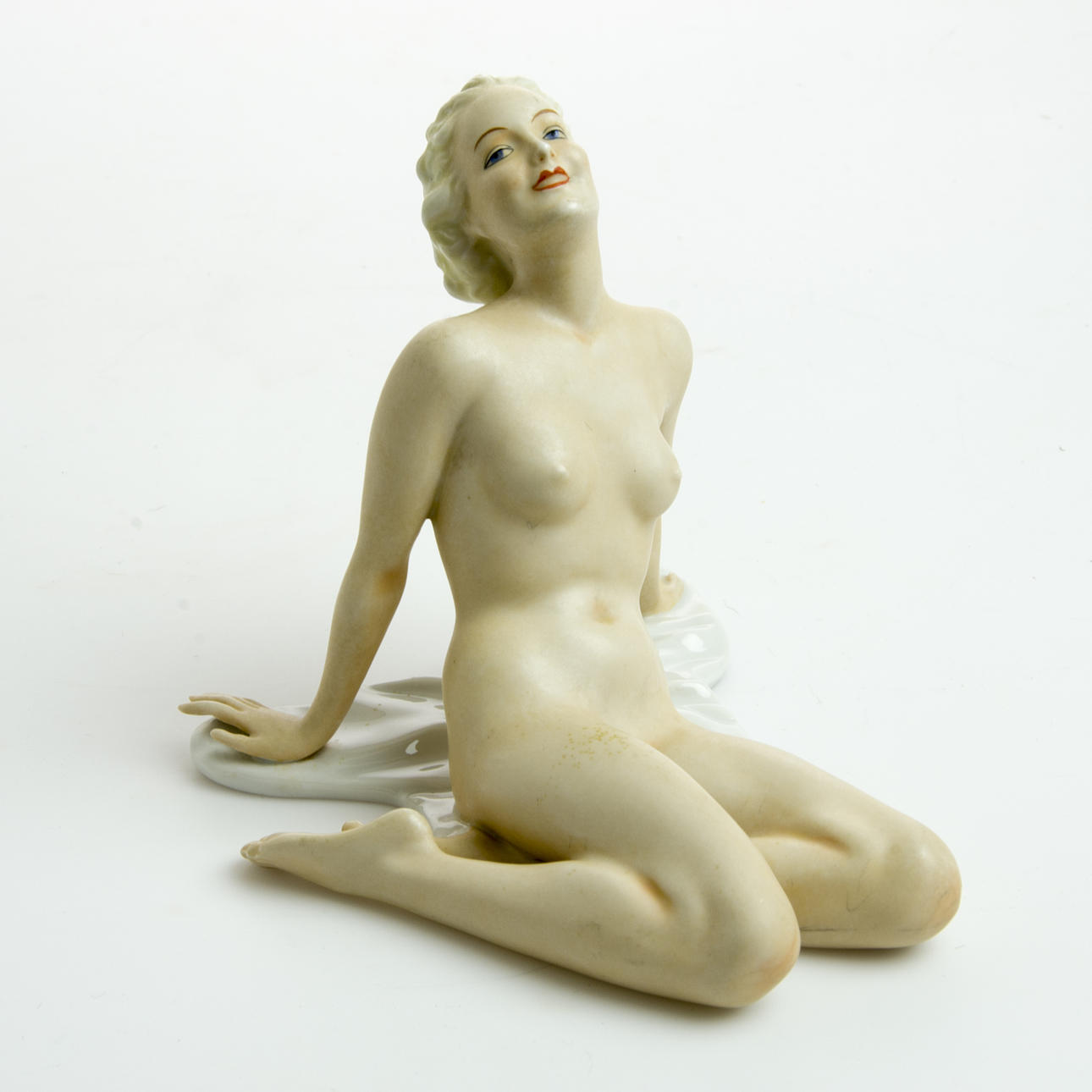 FIGURIN, sittande kvinna, Schaubachkunst.