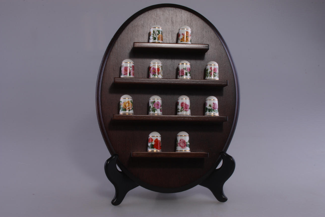 SAMLING FINGERBORGAR, 12 st, Porslin, Elizabeth Woodhouse.