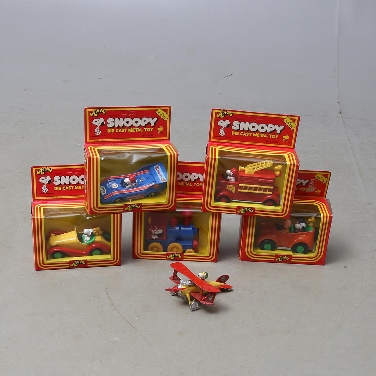 SNOBBEN, 6 st, metall, bilar, tåg och flygplan, Aviva, 1980-tal.