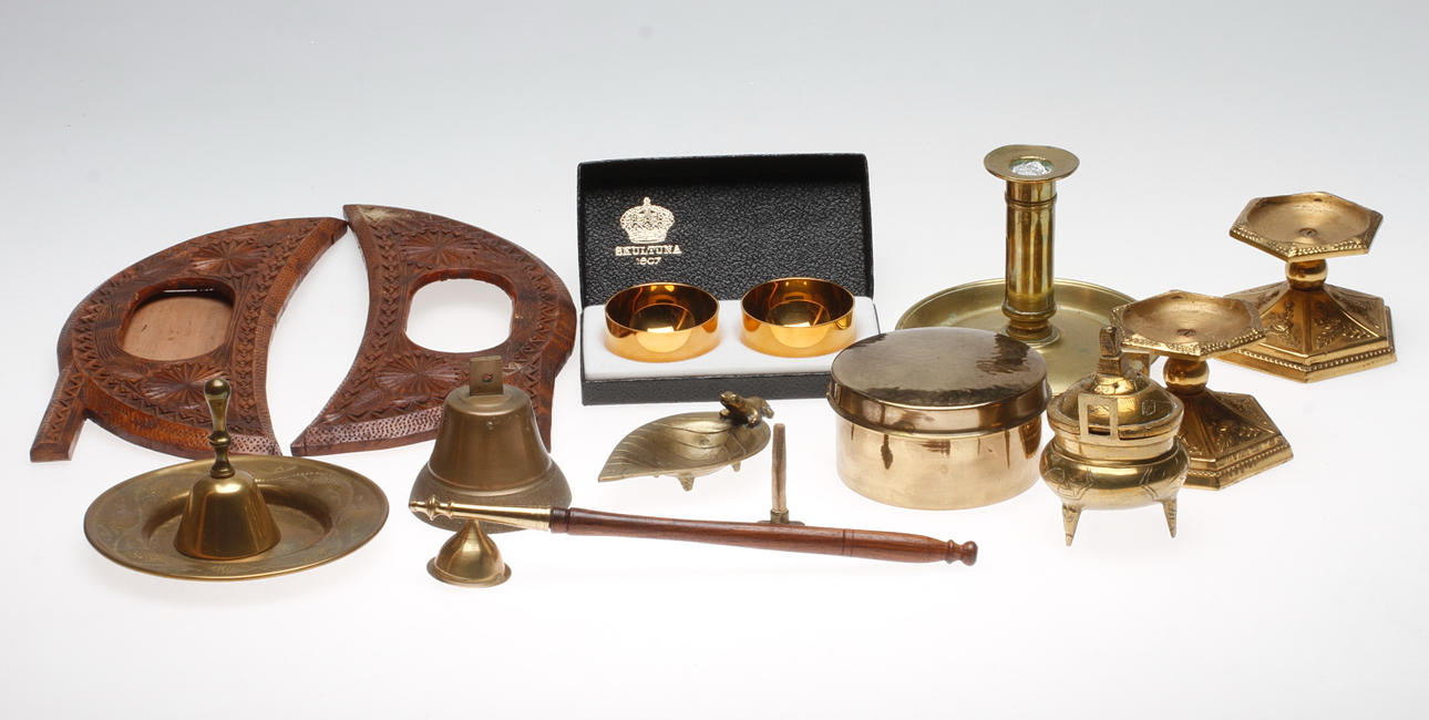 MÄSSING samt nysilver, med mera bland annat Skultuna.