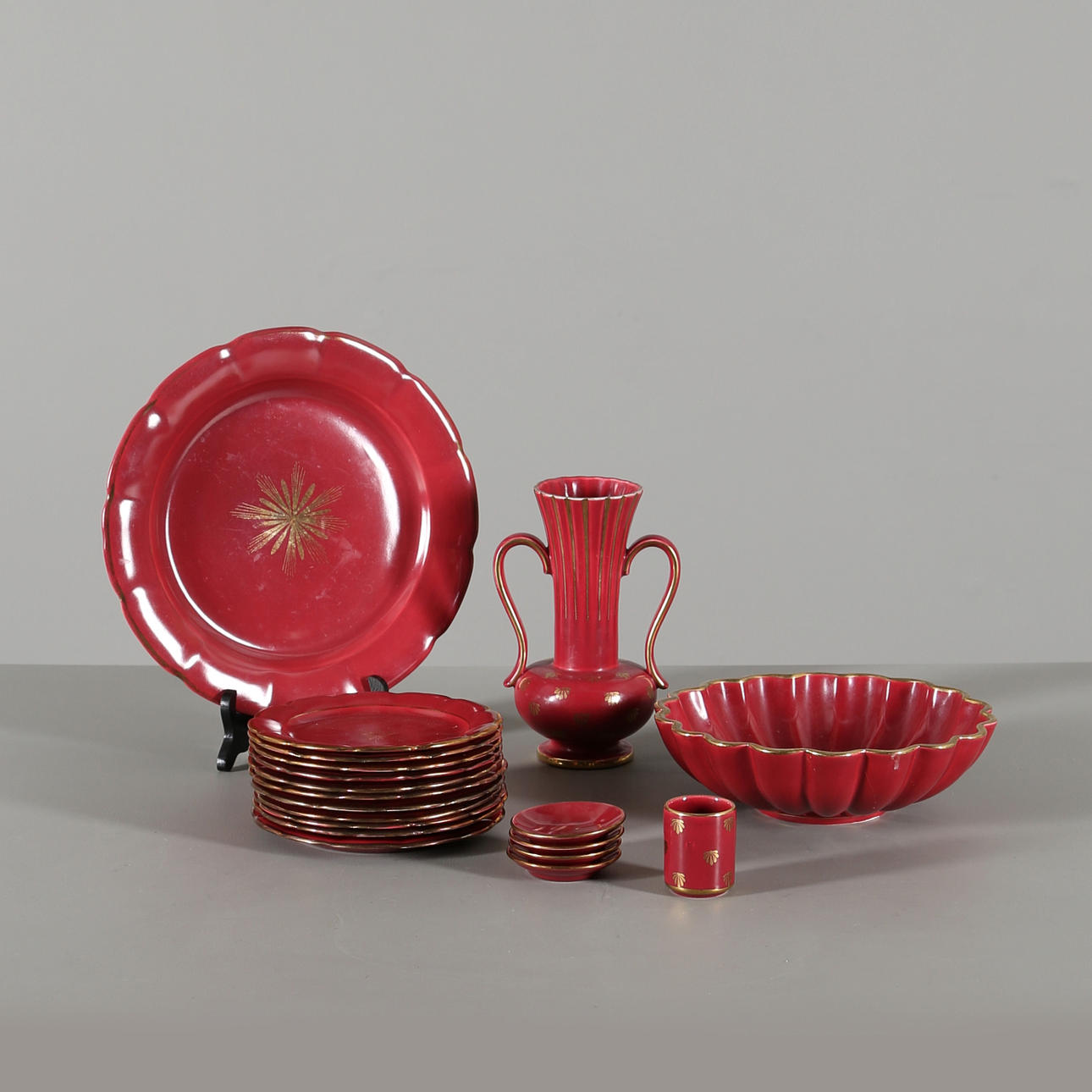 FRUKTSERVIS, keramik "Röd Rubin" 19 delar, Arthur Percy, Upsala-Ekeby Gefle.