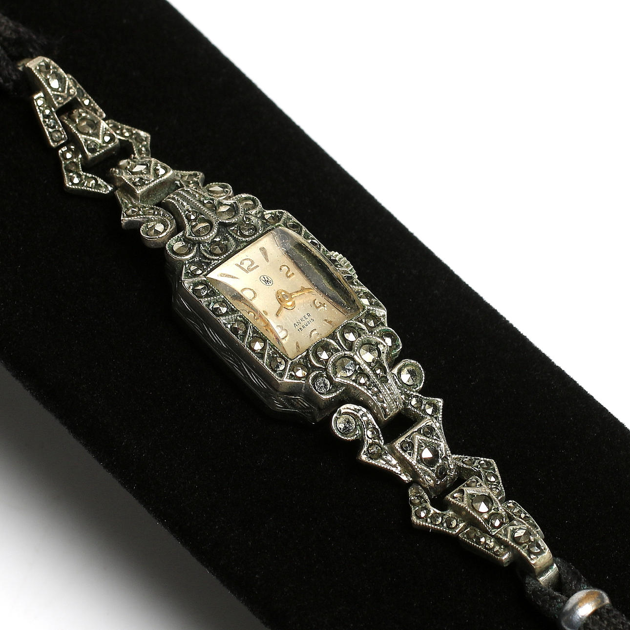 ARMBANDSUR, Art Deco, vitmetall och markasiter, 1920/30-tal.