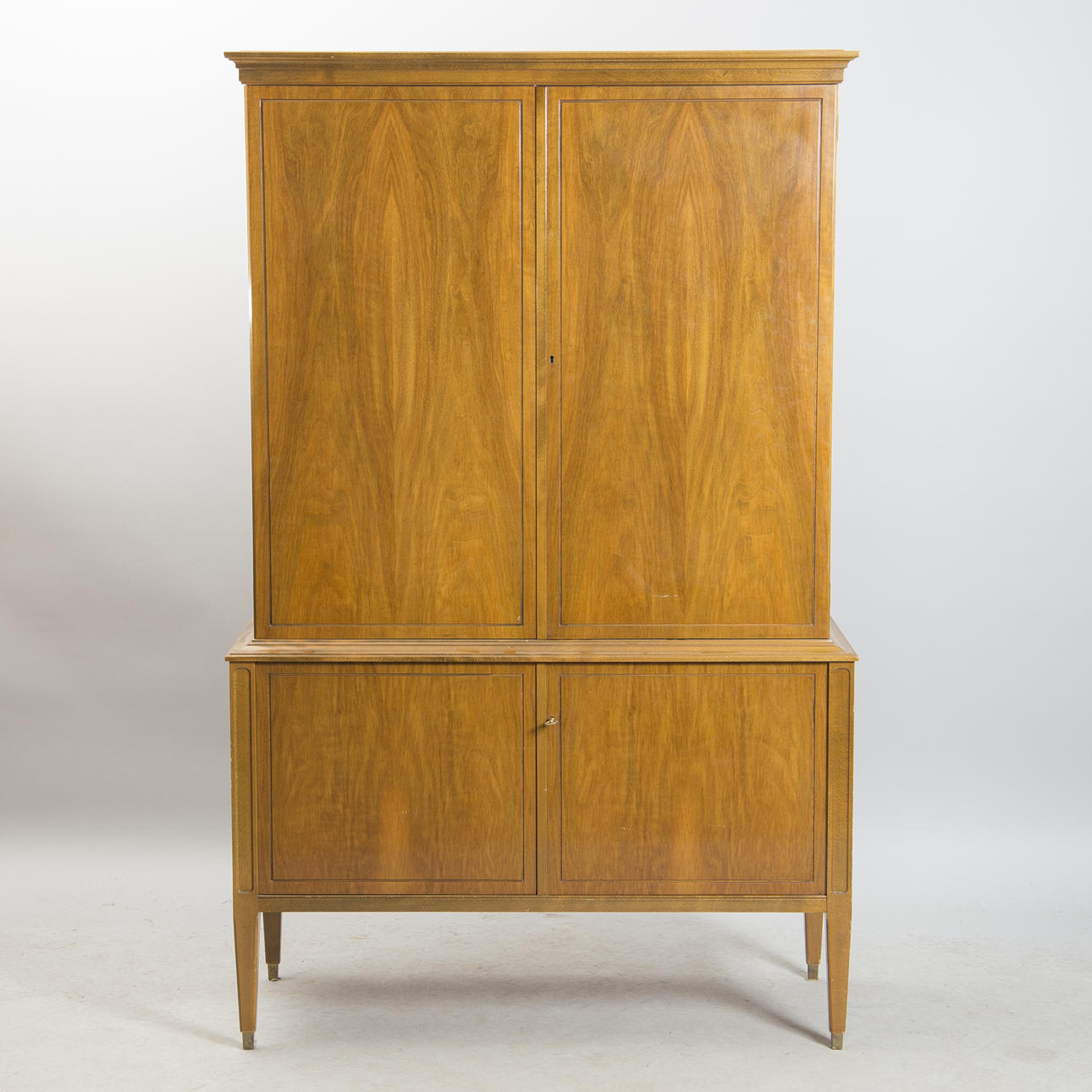 MATSALSSKÅP, valnöt, Oscar EDV. Ekelunds Snickerifabriks AB.