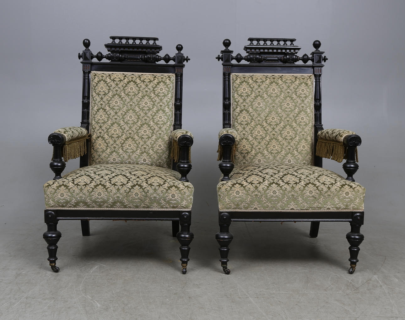 FÅTÖLJER, ett par, nyrenässans, sent 1800-tal.