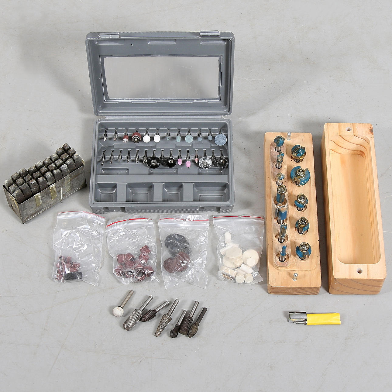 FRÄSSTATS, 14 delar, Essve, SLIP/GRAVYRSATS, BOKSTAVSSTANSAR, 27 delar, 1900-tal.