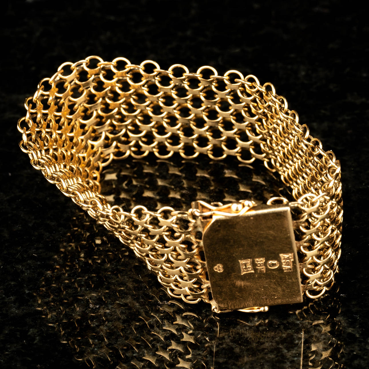 BRACELET / LINK. 18K gold 20th century.