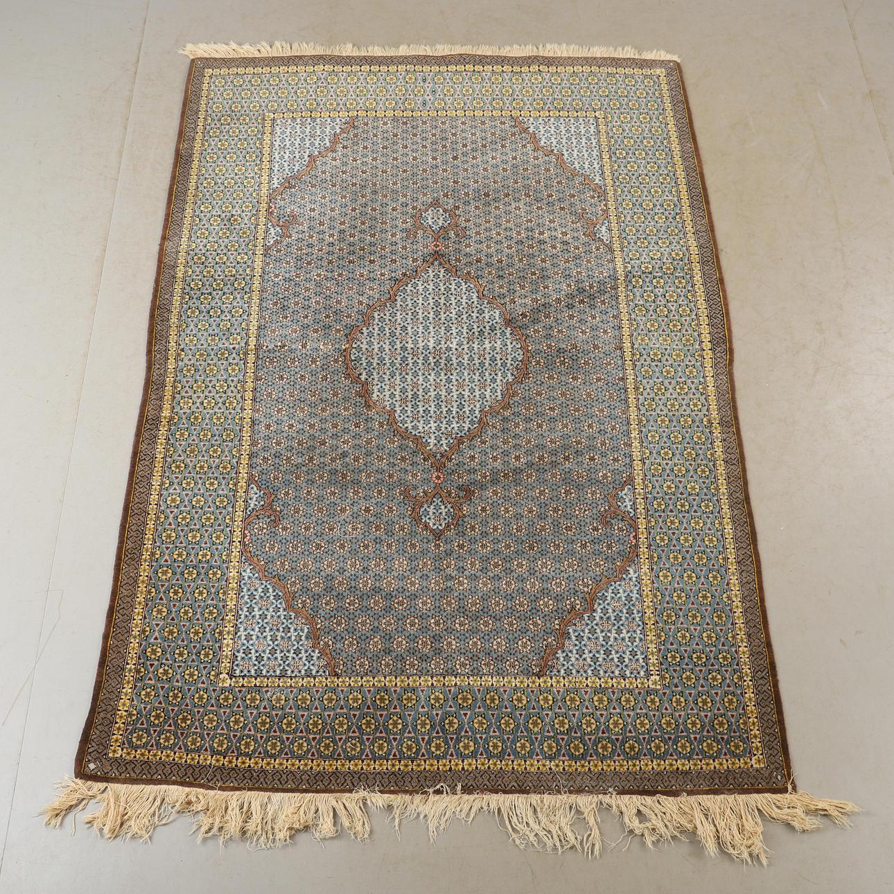 CARPET, oriental, 200 x 137 cm.