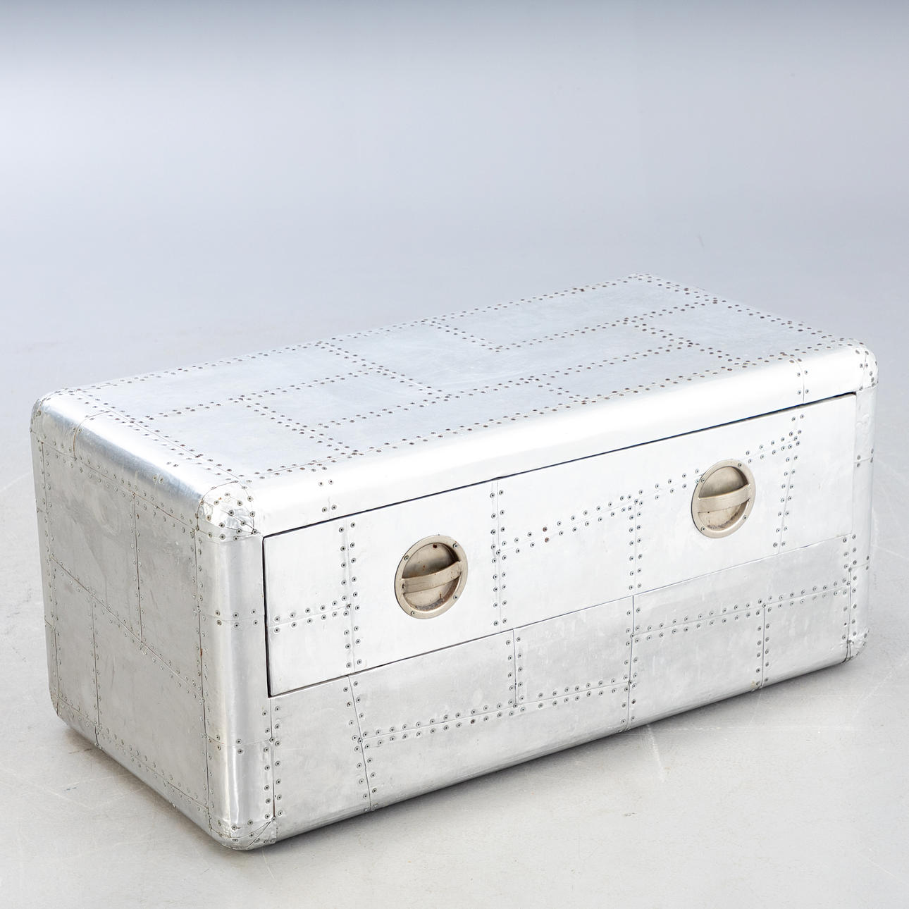 Soffbord / byrå i aluminium, 'Aviator Design'.