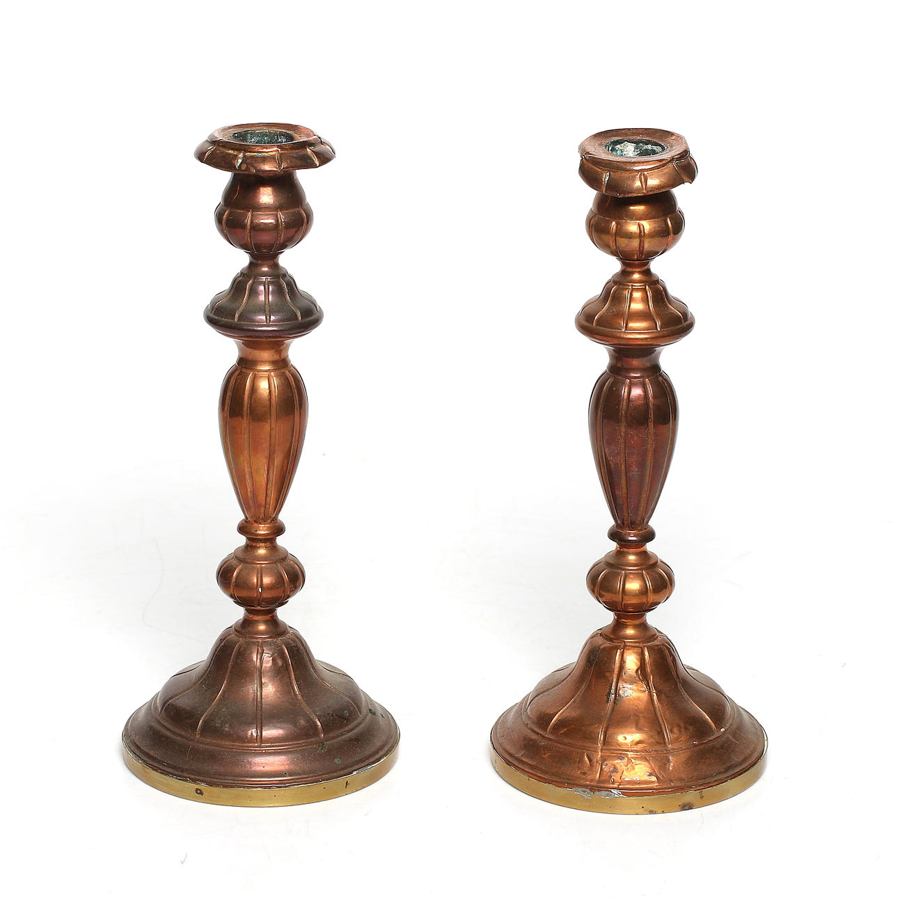 LJUSSTAKAR, ett par, koppar och mässing, barockstil, omkring sekelskiftet 18/1900.