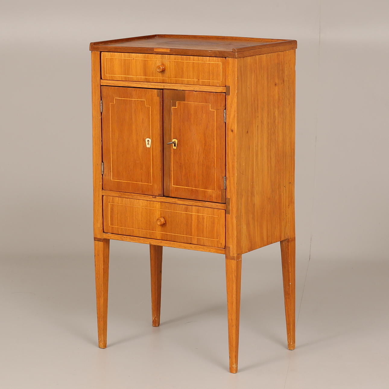 POTTSKÅP, empire, 1800-tal.