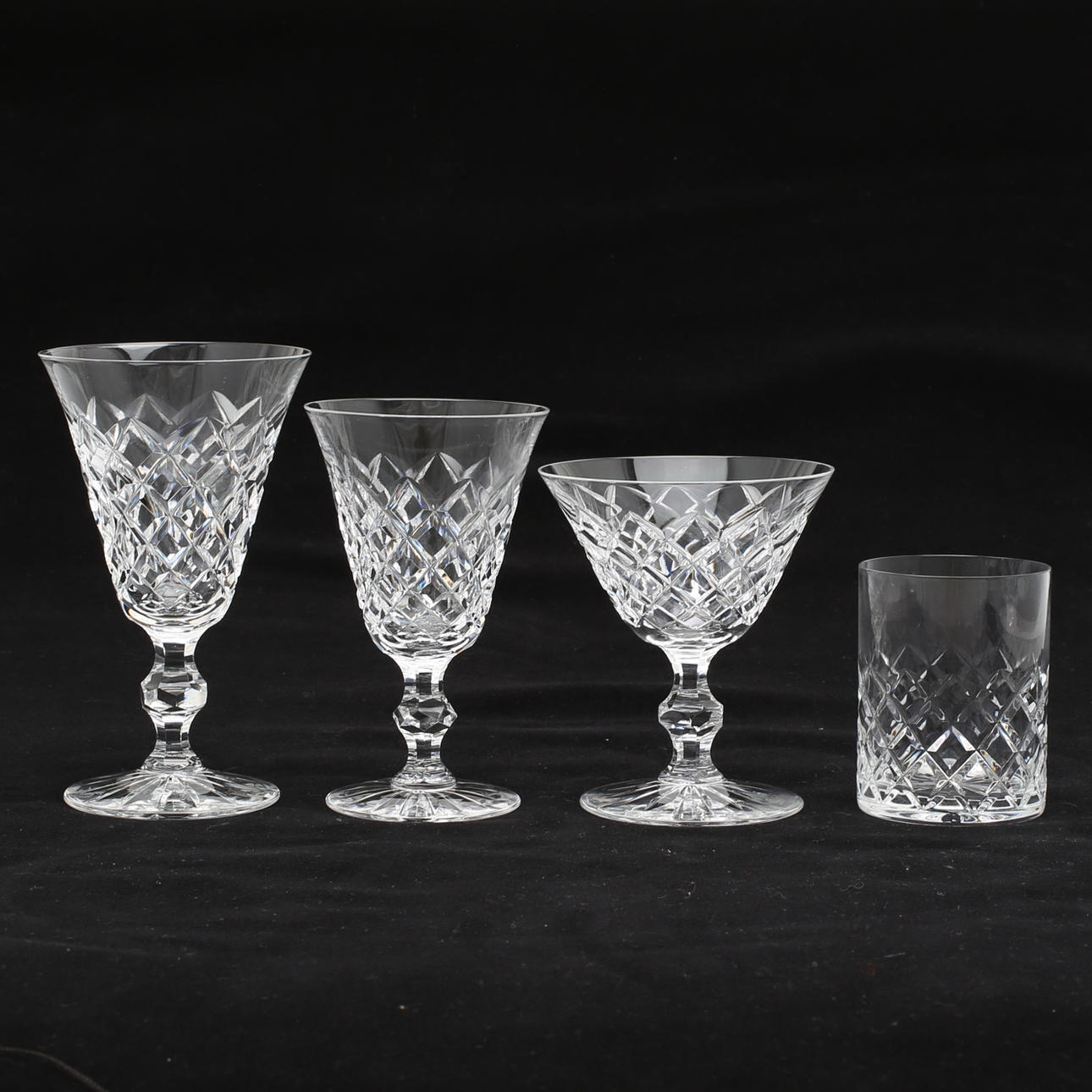 GLASSERVIS, 25 delar, rutslipad kristall, signerade Boda.