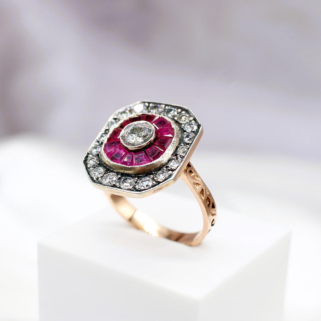 DIAMANT- & RUBINRING.