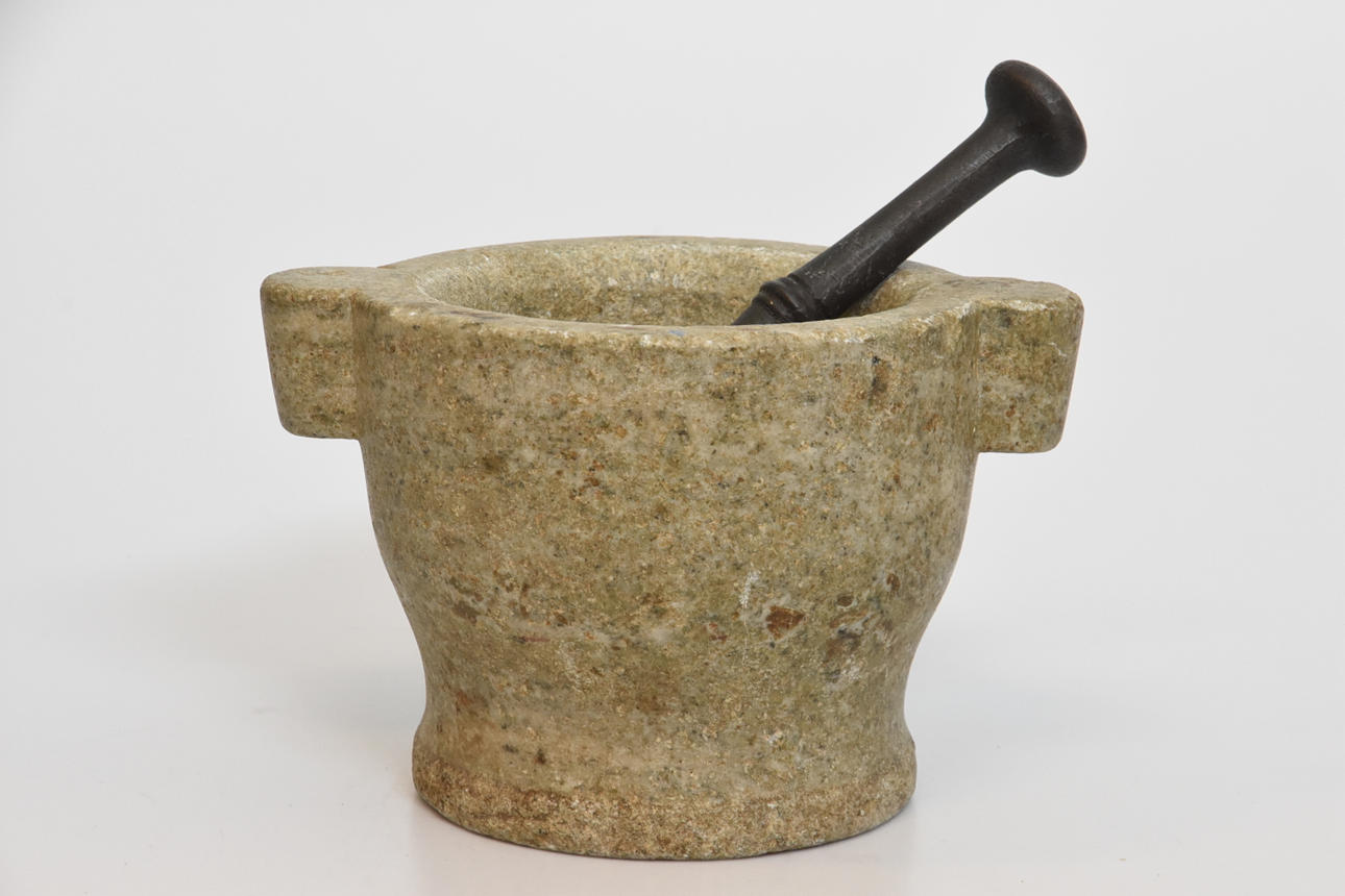 MORTEL, sten 1800 tal.