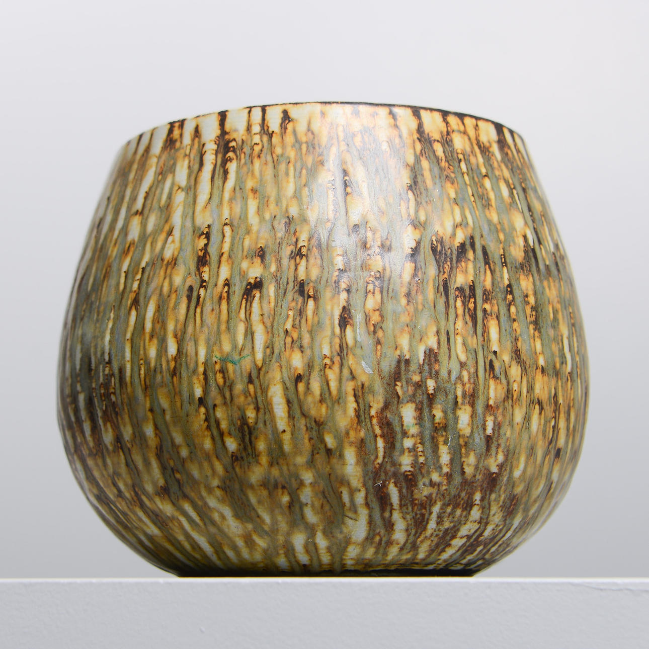 GUNNAR NYLUND. Bowl, "Rubus", Rörstrand.