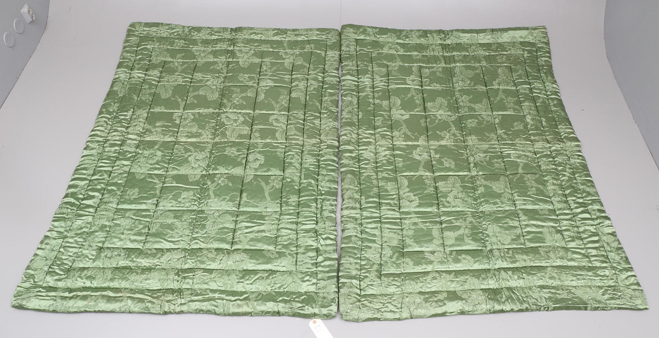 TÄCKEN, ett par, 1900-talets första hälft/mitt.