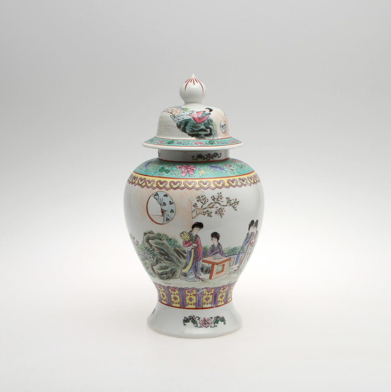 LOCKURNA och SKÅLFAT, porslin, Kina, 1900-tal.