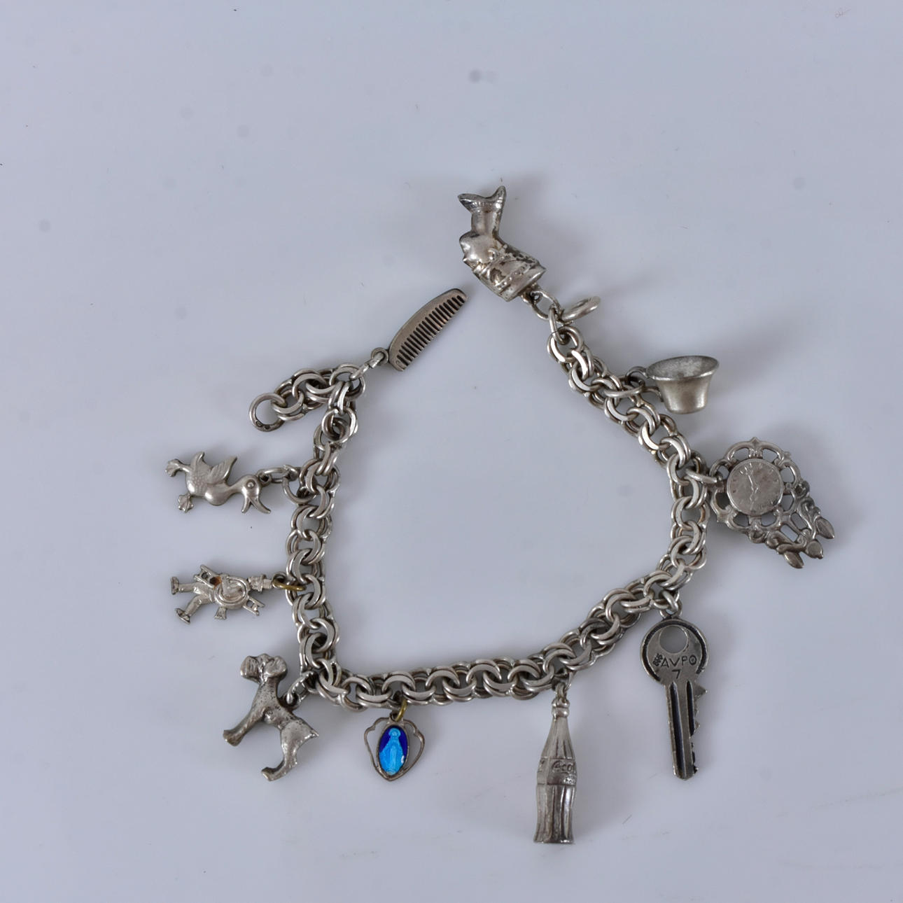 ARMBAND, bismarck med berlocker, silver.