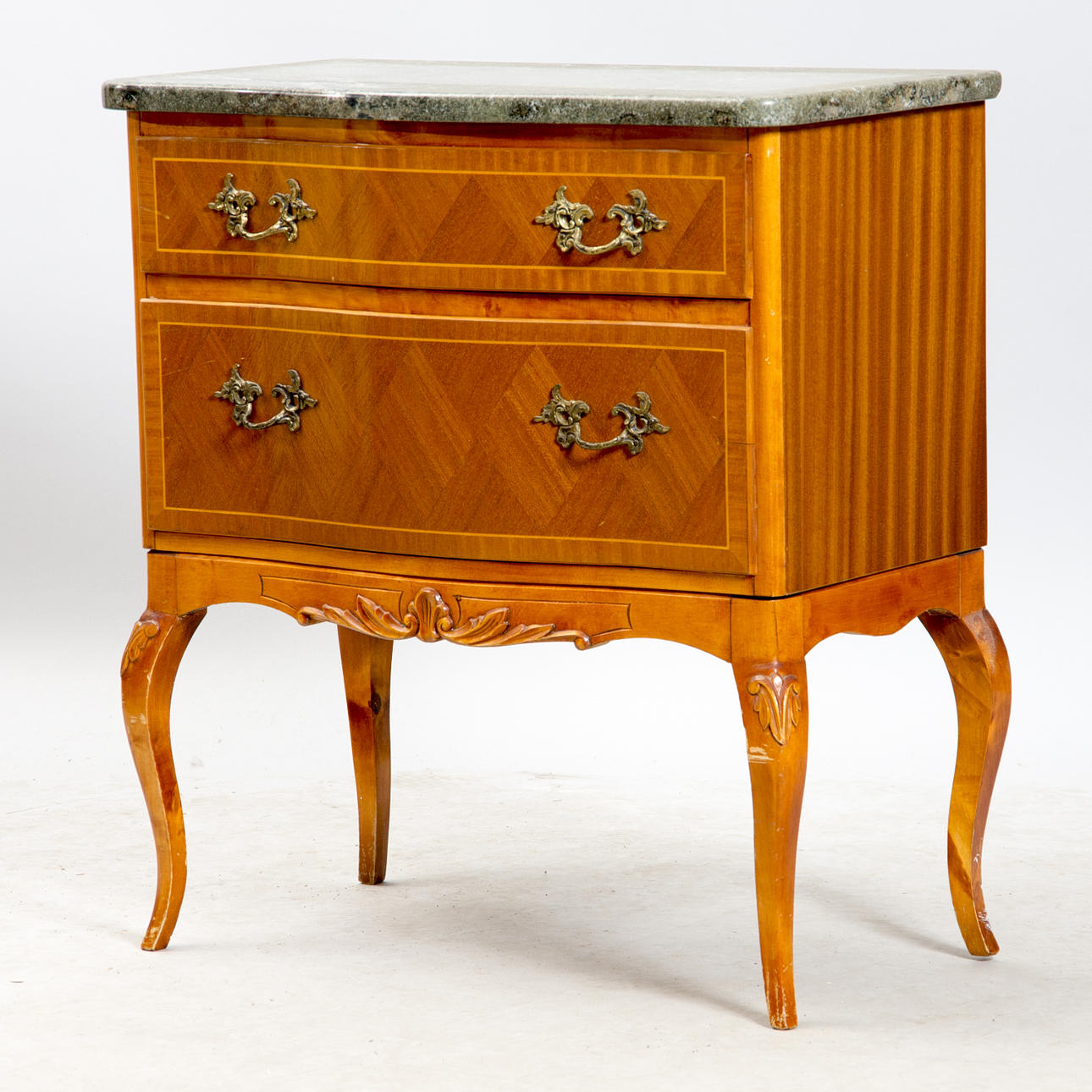 BYRÅ, 2-lådig, mahogny, stenskiva, rokokostil.