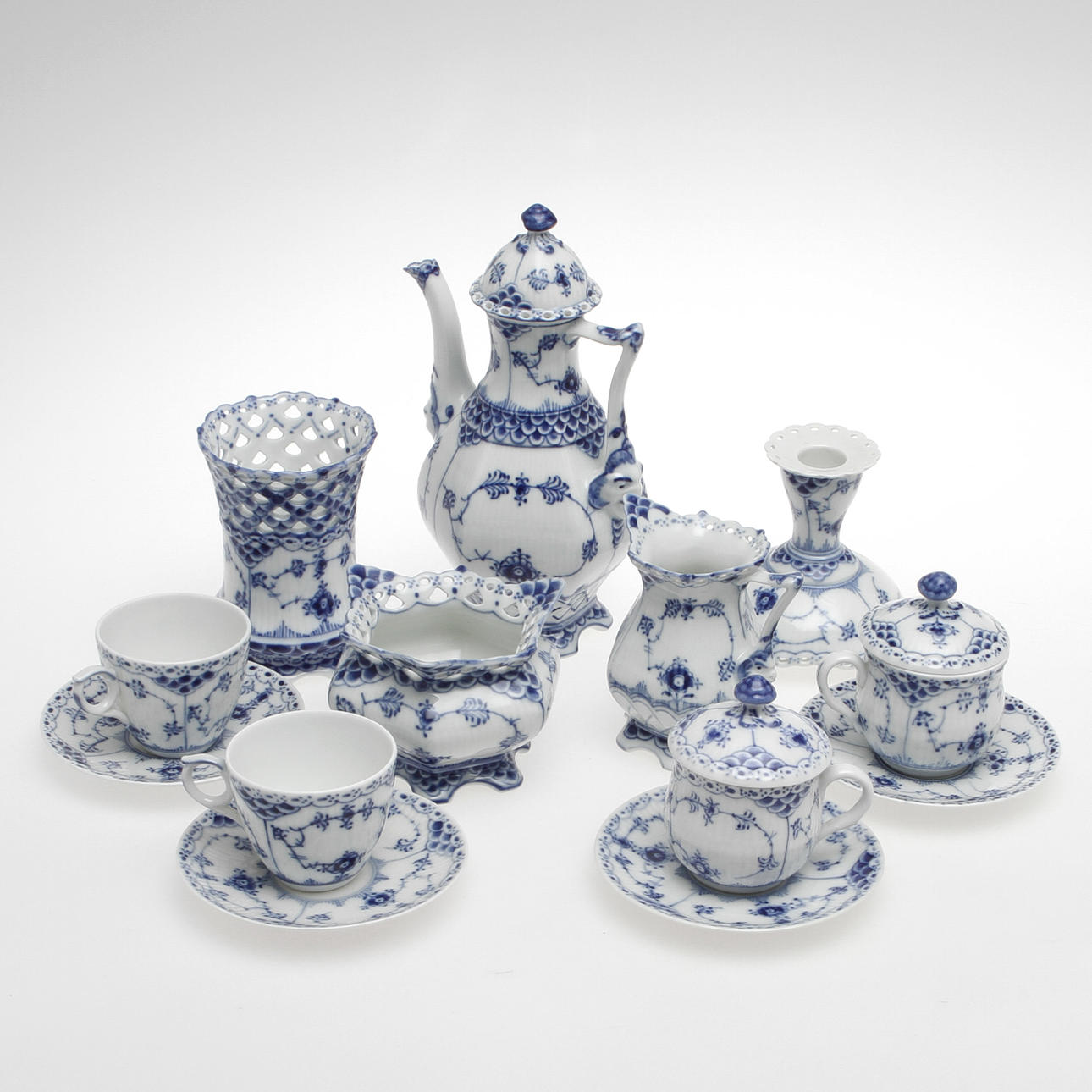 SERVISDELAR, 9 st, "Musselmalet", Royal Copenhagen.