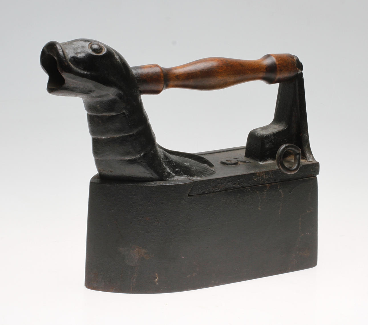 RAUTA, ompelu, valurauta, 1800-luku.