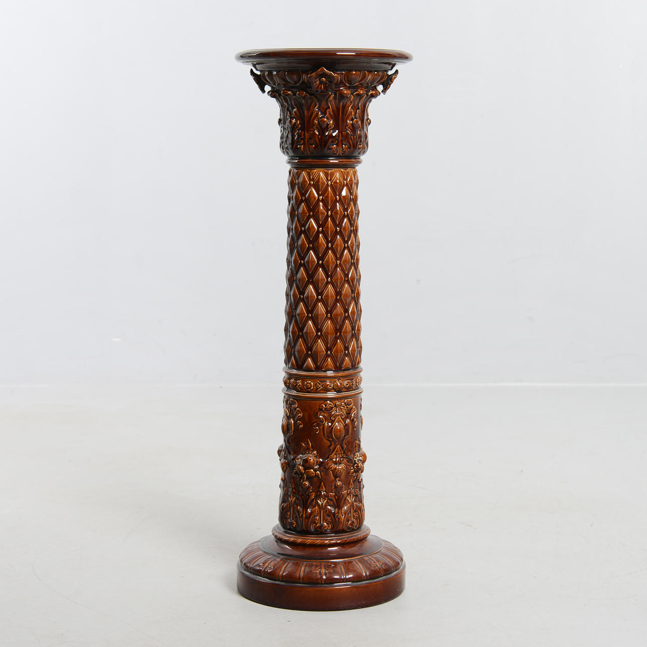 PEDESTAL, majolica, Rörstrand, circa 1900.