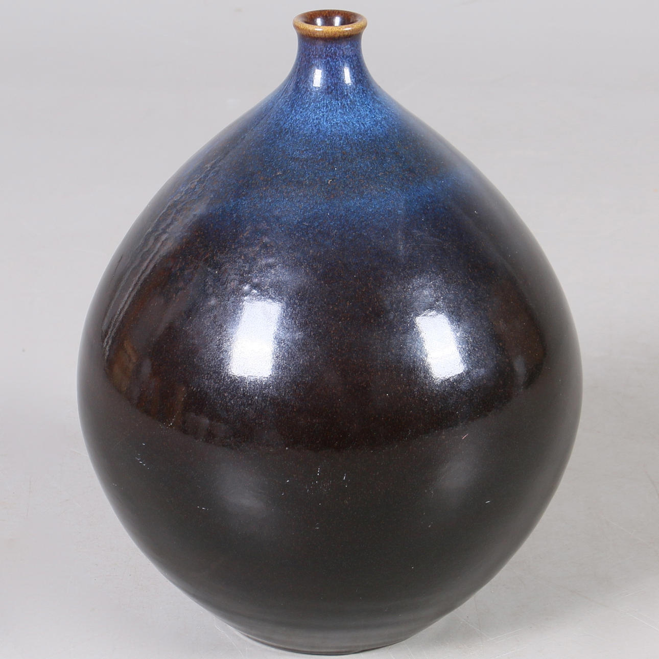 VAS, stengods, Stig Lindberg, Studiohanden, Gustavsbergs studio, 1900-talets andra hälft.