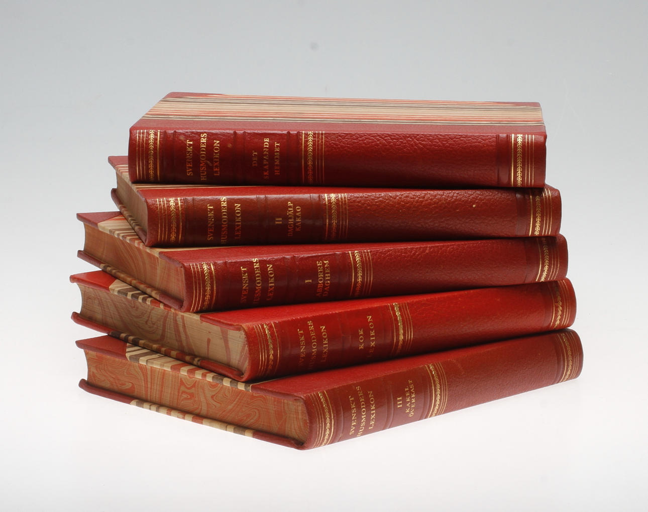 BOKVERK, 5 volymer, "Svenskt husmoders lexikon", Medéns förlags AB, Stockholm 1954.