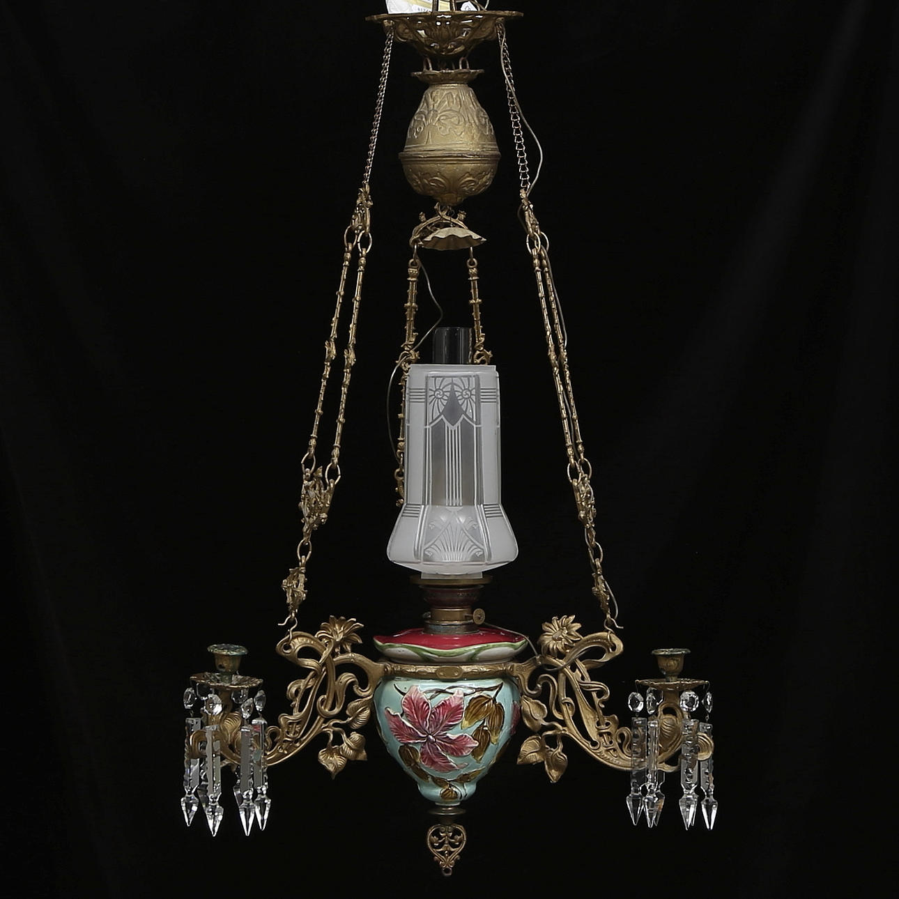 TAKKRONA, majolika, omkring sekelskiftet 1900. Total höjd ca. 95 cm.